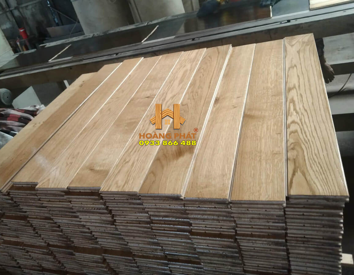 Sàn gỗ sồi Mỹ tập kết tại nhà máy
