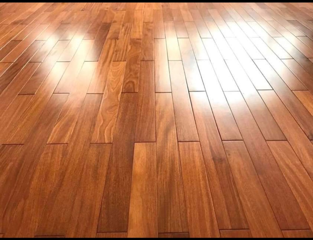 Bề mặt sàn gỗ Căm Xe Lào khi hoàn thiện