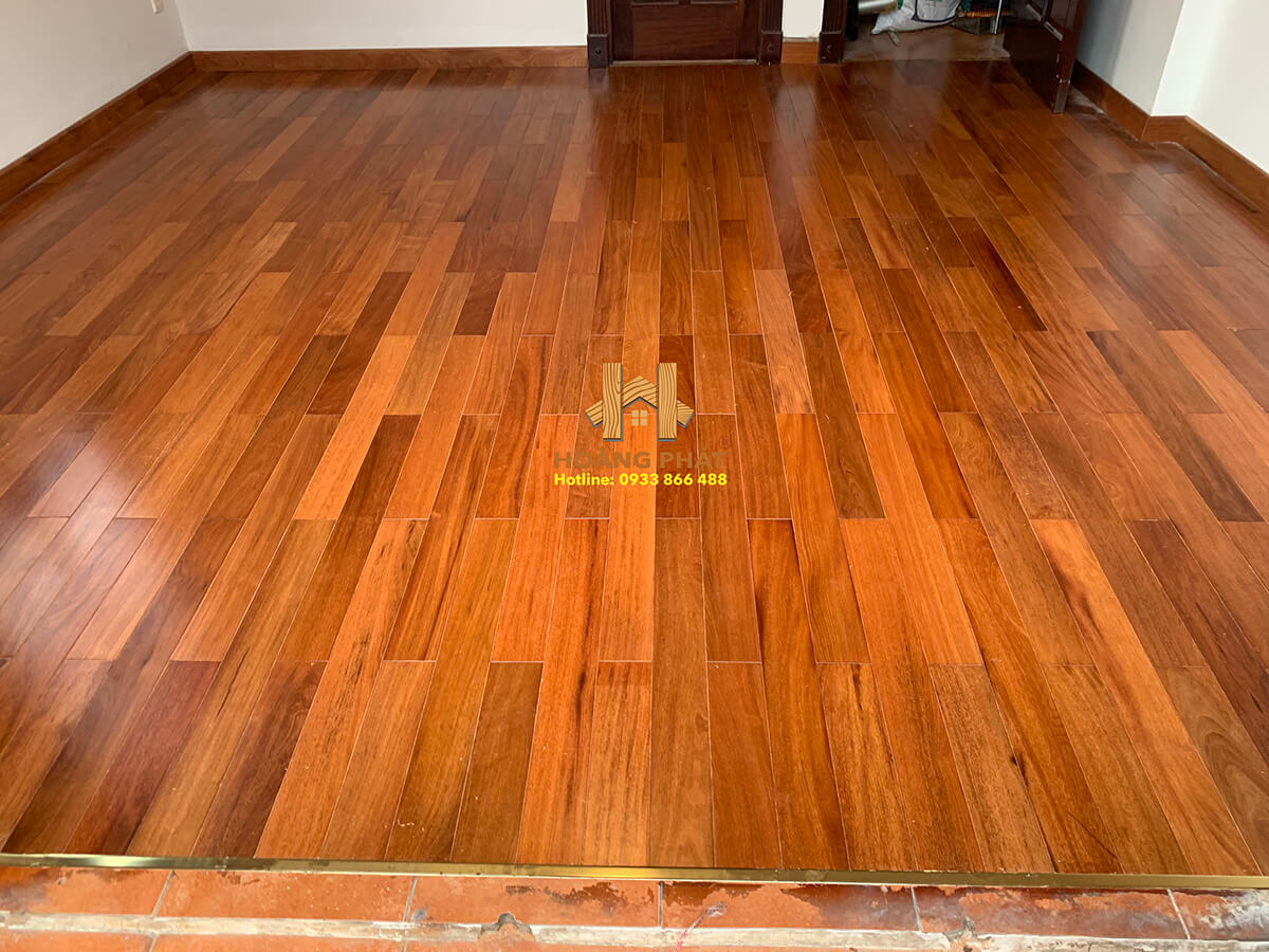 Sàn gỗ Hoàng Phát hoàn thiện công trình lắp đặt sàn gỗ căm xe 15 x 90 x 750mm cực đẹp