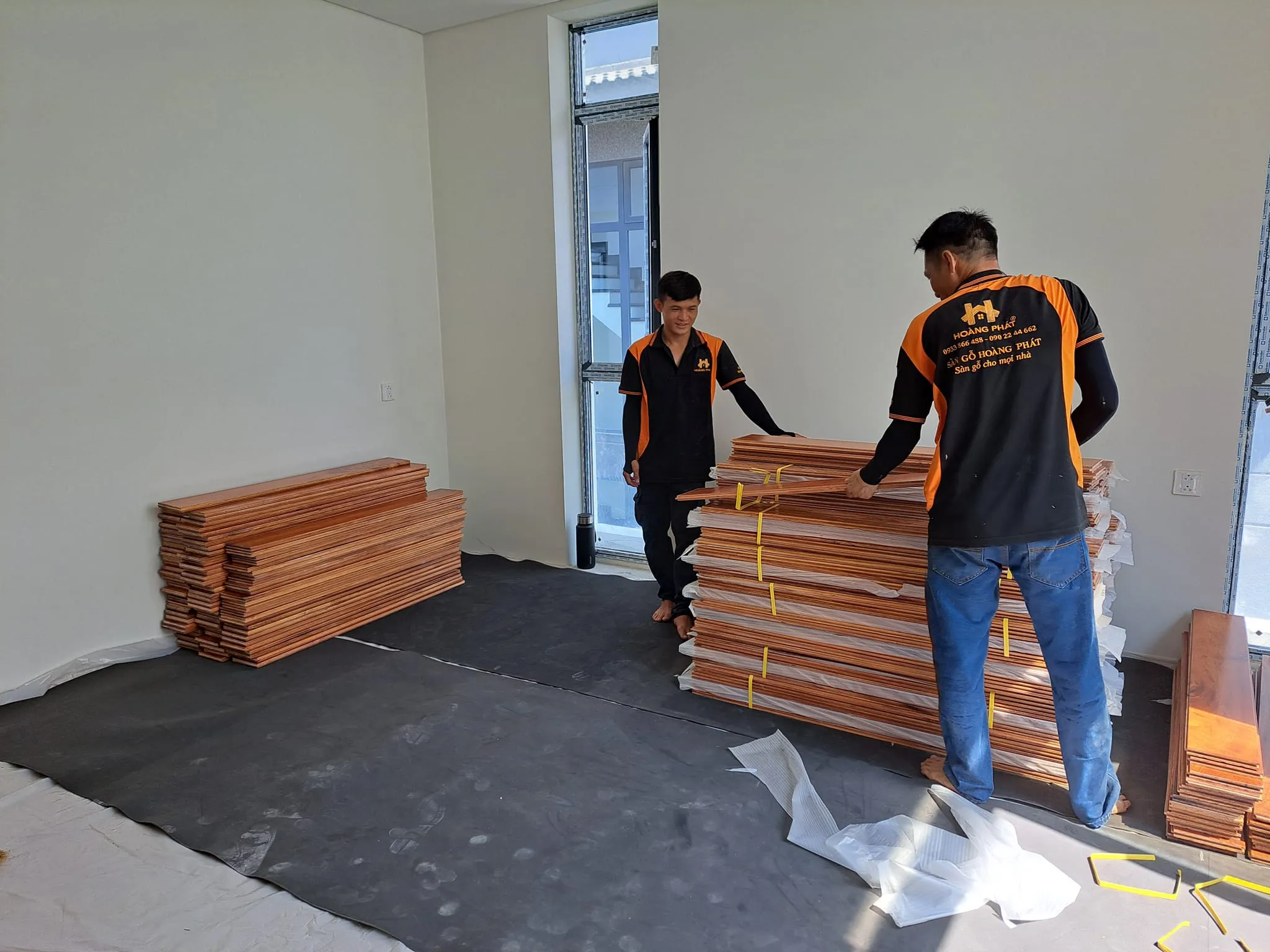 Hoàng Phát cung cấp và thi công sàn gỗ gõ Lào tại siêu biệt thự quận 7, TP. HCM