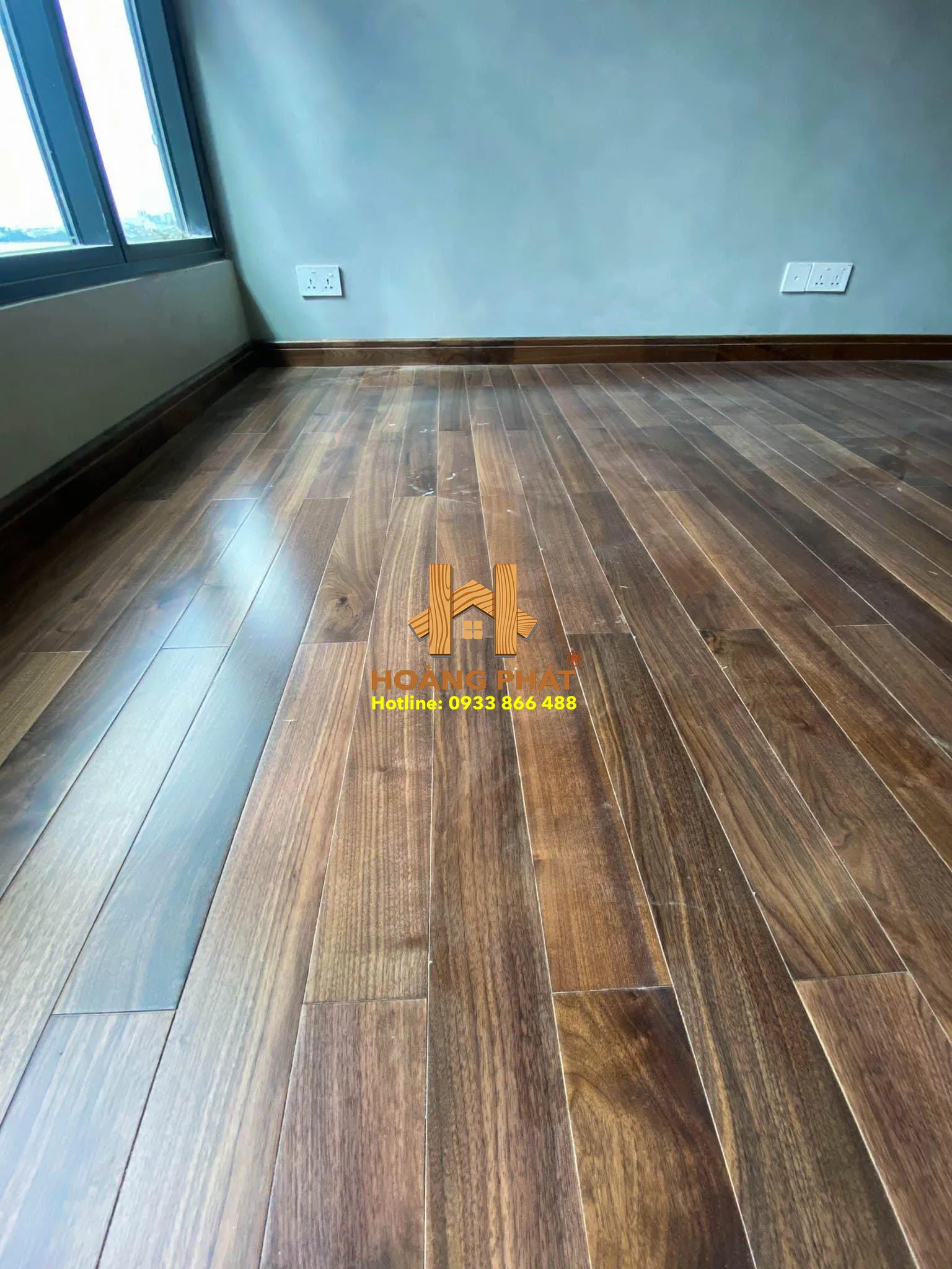 Sàn gỗ Hoàng Phát cung cấp và thi công hoàn thiện sàn gỗ Óc Chó Walnut Solid 15 x 90 x 900mm 2024