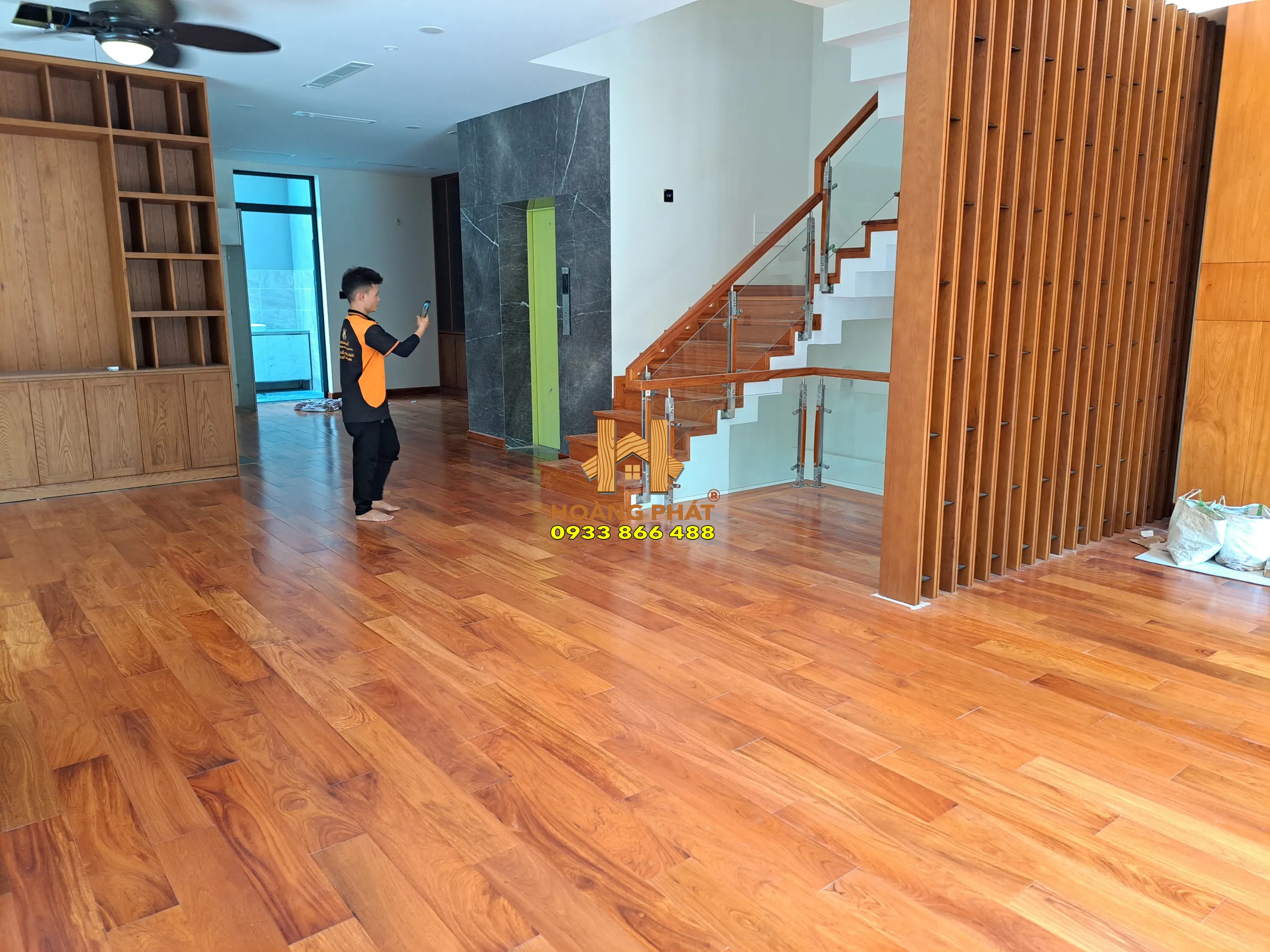 Hoàn thiện công trình lắp đặt sàn gỗ Gõ Đỏ lào Solid tại đường Hoàng Quốc Việt, Quận 7, TP. HCM