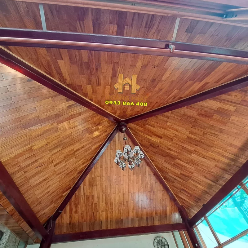 Sàn gỗ Hoàng Phát cung cấp vật tư và thi công ốp trần bằng gỗ gõ đỏ lào quy cách 15 x 90 x 600mm
