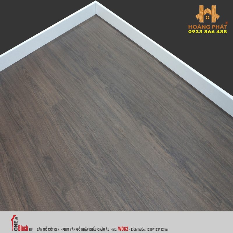 Sàn Gỗ OneBlack Cốt Đen 12mm W082