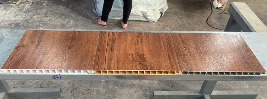 Sàn Nhựa Chịu Lực Nâu Thông Đậm 1 Sàn Nhựa Chịu Lực Nâu Thông Đậm
