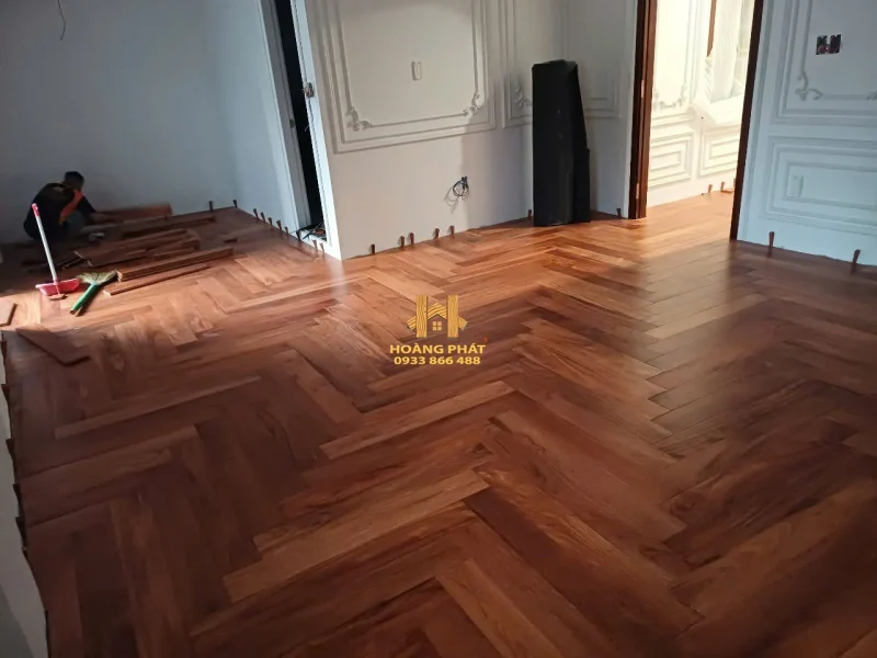 [ĐẲNG CẤP] Sàn Gỗ Gõ Đỏ Lào Xương Cá 18 x 120 x 900mm