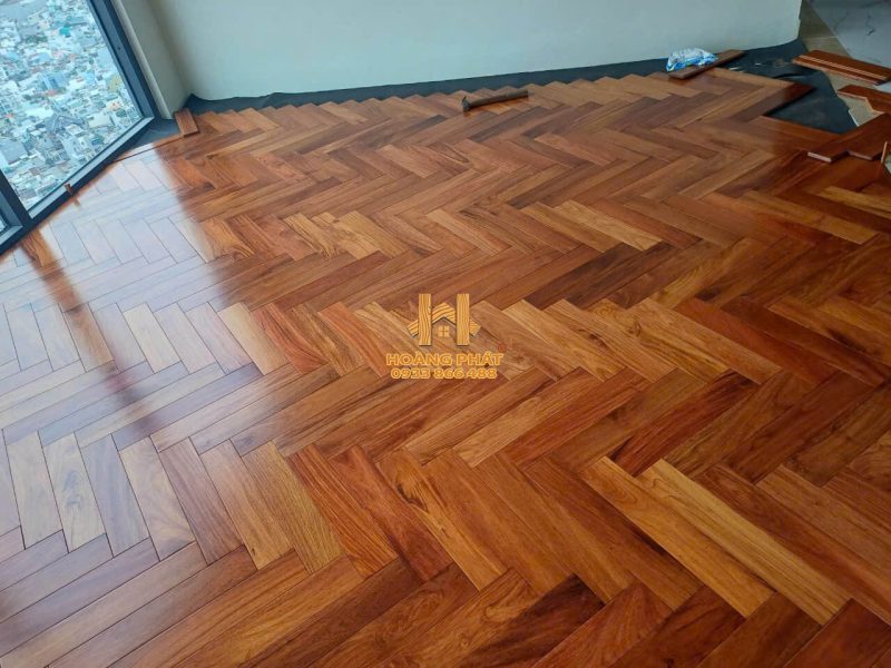 Hoàn Thiện Sàn Gõ Đỏ Lào Xương Cá 15 x 90 x 600mm
