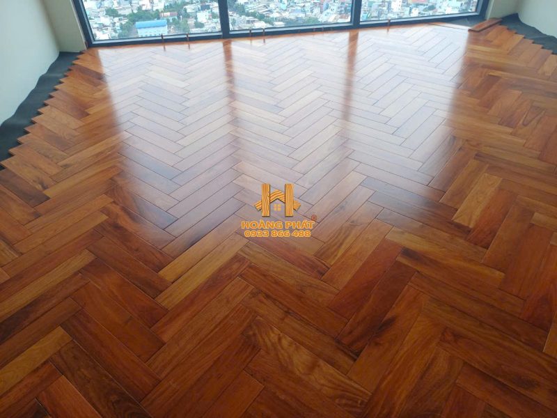 Hoàn Thiện Sàn Gõ Đỏ Lào Xương Cá 15 x 90 x 600mm