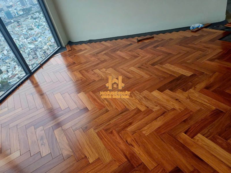 Hoàn Thiện Sàn Gõ Đỏ Lào Xương Cá 15 x 90 x 600mm