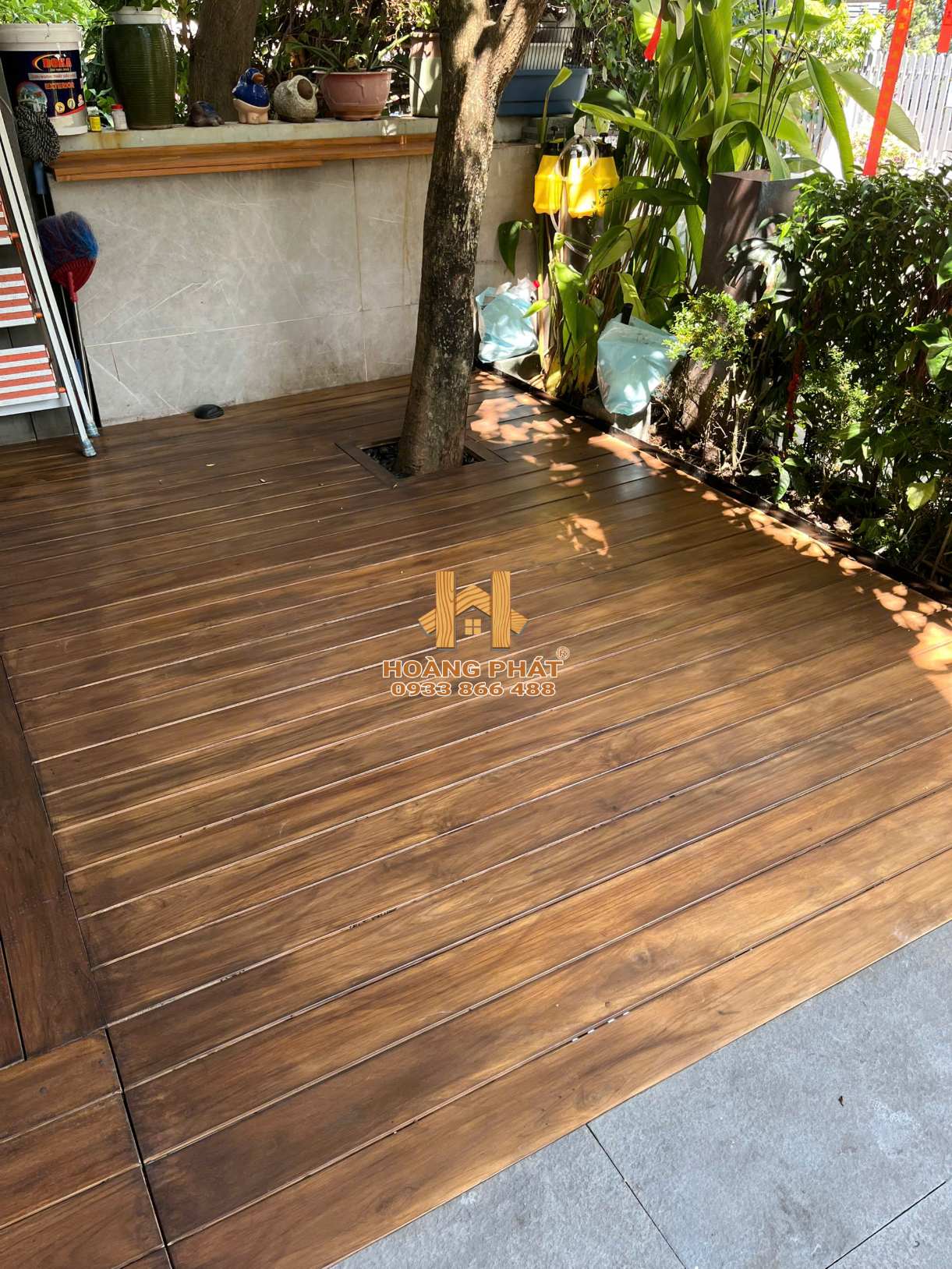 san-go-teak-lau-dau-4 Sàn Gỗ Teak Ngoài Trời Trước Và Sau Khi Lau Dầu