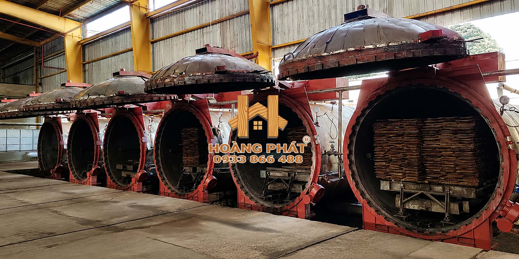 Hệ thống lò chuyên xử lý gỗ biến tính, giúp nâng cao độ ổn định của vật liệu trước khi đưa vào sản xuất cửa. Catalogue công bố hệ thống gồm 6 lò, công suất tối đa 400 m³ gỗ/ngày.