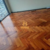 Hoàn Thiện Sàn Gõ Đỏ Lào Xương Cá 15 x 90 x 600mm