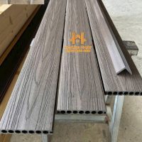 Sàn Gỗ Nhựa Ngoài Trời Lỗ Tròn 2 Da Màu Coffee 148 x 23 x 2900mm