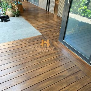Sàn Gỗ Teak Ngoài Trời Trước Và Sau Khi Lau Dầu